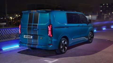 ford-transit_custom_bev-04_v710_sport_ext_re_3_4_static_notalent_2160x1215jpgrenditionsmedium